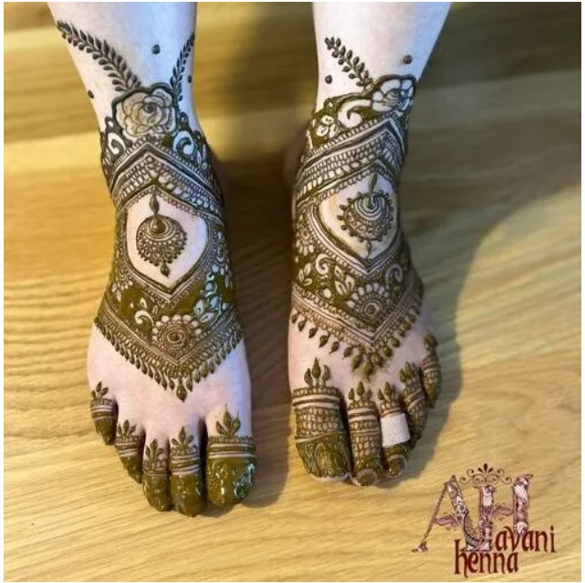Bridal henna on feet with a mandala centerpiece and vine patterns